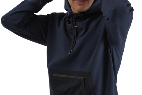 Miejsce na sznurki od kaptura
