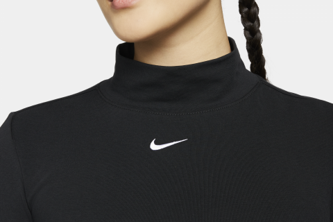 Logo Swoosh z przodu na środku
